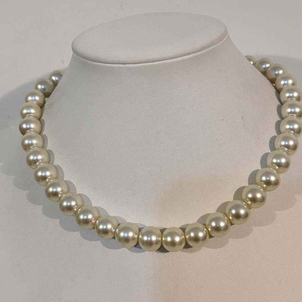 Elegant Vintage Faux Pearl Beaded Necklace 16"L Weighty
